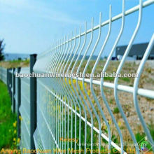 Bend white pvc coated wire mesh fence